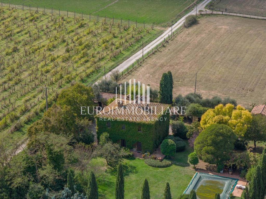 Rustico / casale a Castiglione del lago in Via Giuseppe Garibaldi, 9/A - Foto 4