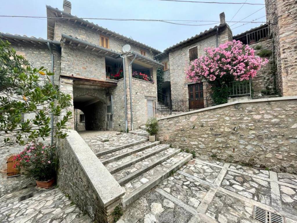 Casa indipendente a Terni in Strada di Poggio Lavarino, 5 - Foto 2