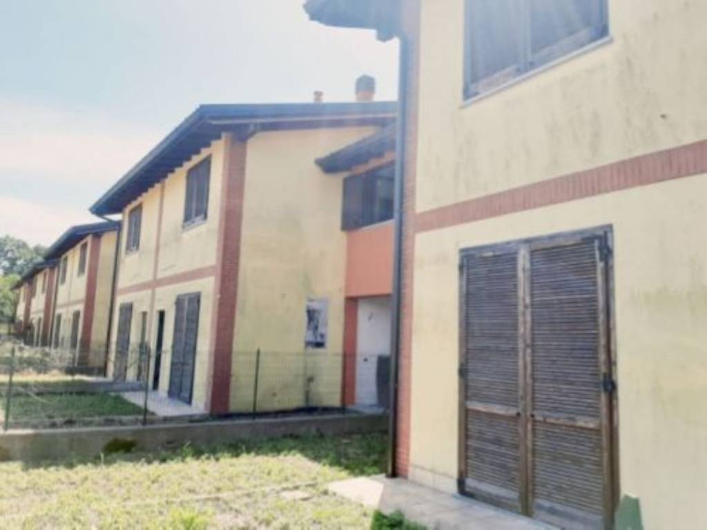 Villetta a schiera a Cadrezzate con osmate in Via Don Guanella - Foto 2
