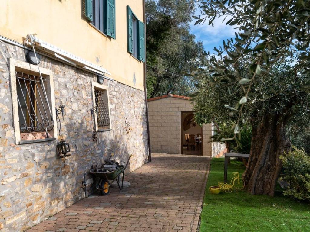 Villa a Imperia in Strada Massabovi - Foto 3