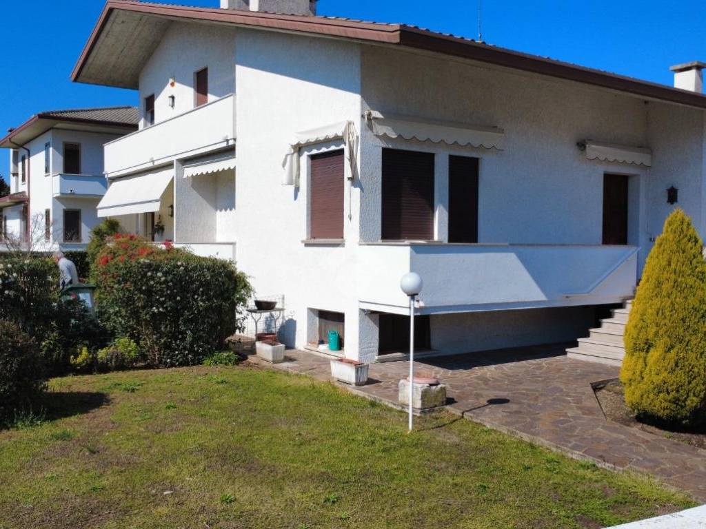 Villa a Bassano del grappa in Via Gaidon, 154 - Foto 2