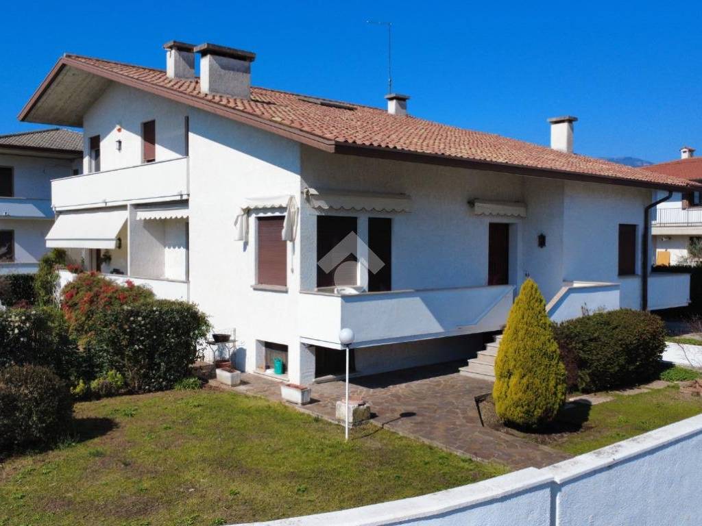 Villa a Bassano del grappa in Via Gaidon, 154 - Foto 4