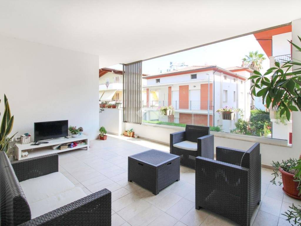 Appartamento a Alba adriatica in Via Etruria, 10 - Foto 2