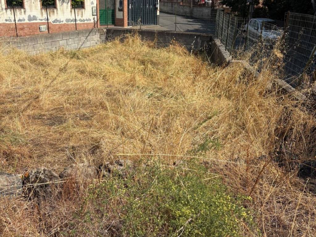 Terreno a Trecastagni in Via Michele Amari, 14 - Foto 3