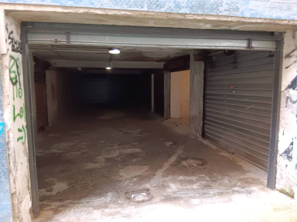 Box / garage a Cosenza in Via 24 Maggio, 81 - Foto 3