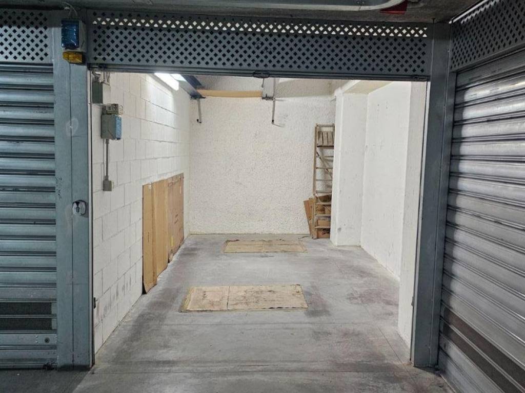 Box / garage a Salerno in Via Tommaso Simeonzio, 13 - Foto 2