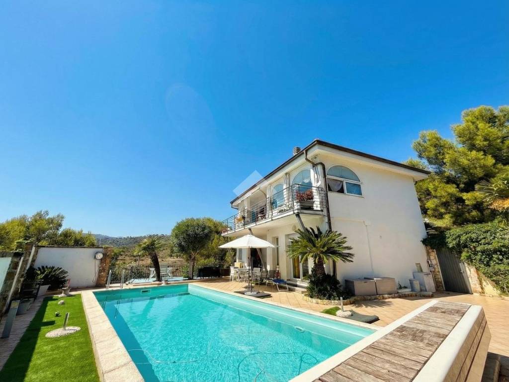 Villa a Cipressa in Strada S. Antonio, 81 - Foto 3