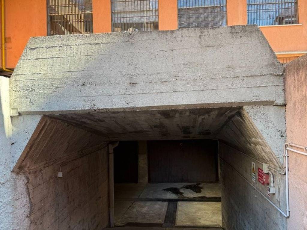 Box / garage a Arona in Via Pietro Paleocapa, 21 - Foto 3