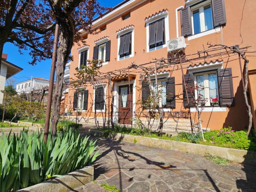 Villa a Trieste in Via Giuseppe Bernardino Bison, 12 - Foto 2