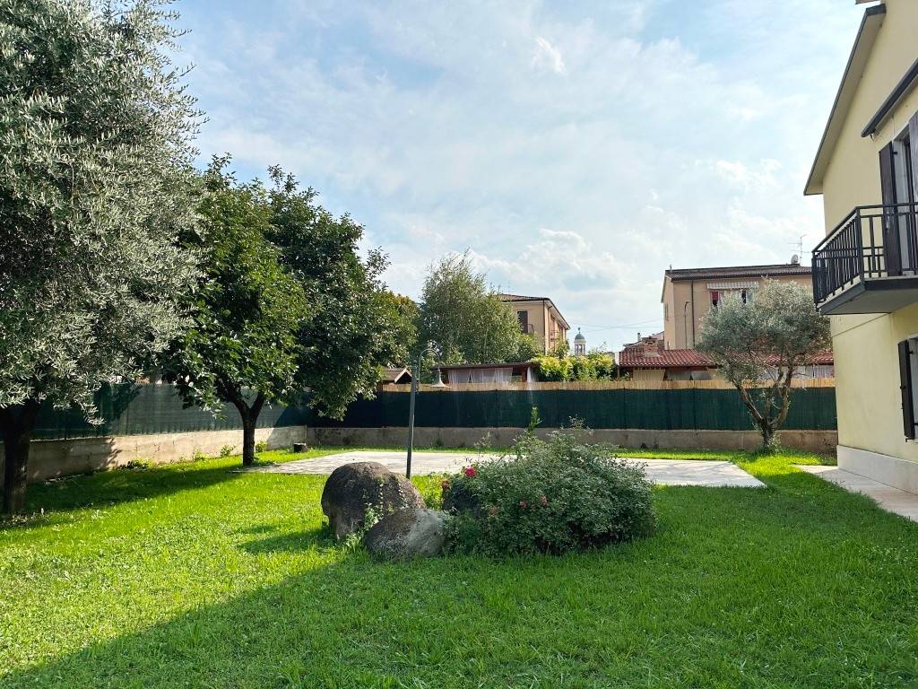 Villa a Verona in Via Brigata Piemonte, 28 - Foto 5