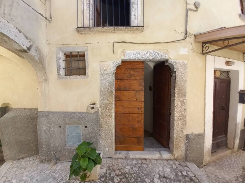Casa indipendente a Fontecchio in Via Roma - Foto 2