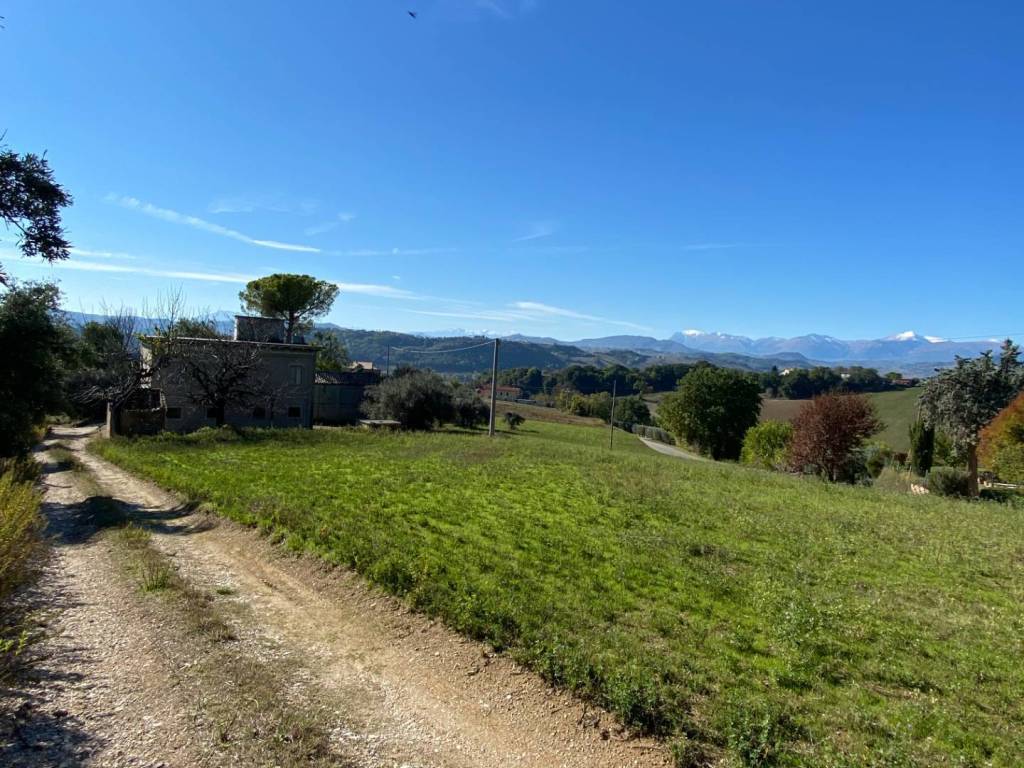 Casa indipendente a Montegiorgio in contrada castagneto - Foto 3