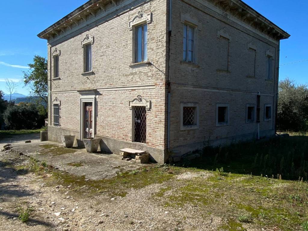 Casa indipendente a Montegiorgio in contrada castagneto - Foto 4