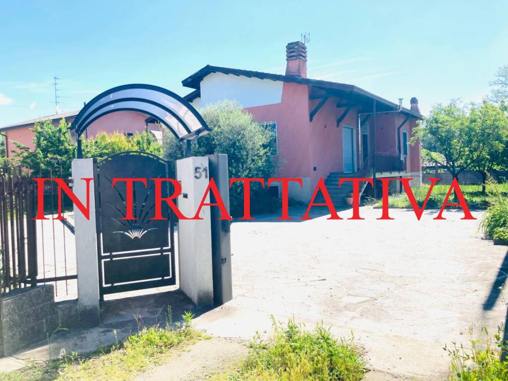 Villa a Cardano al campo in Via del Dosso, 51 - Foto 2