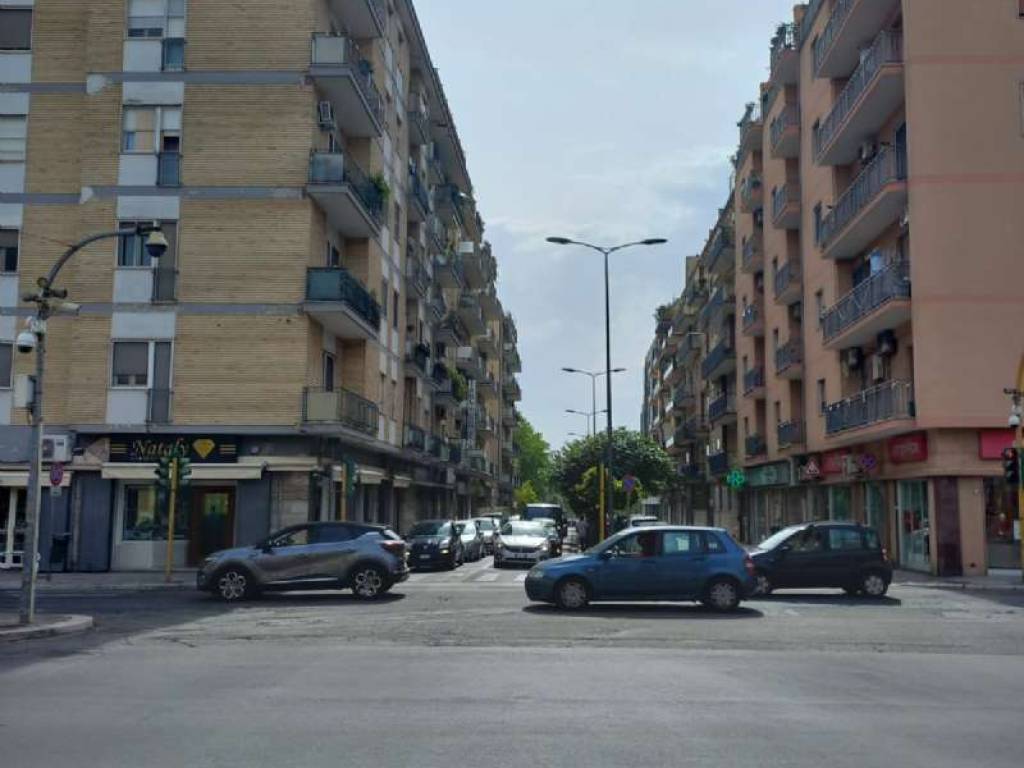 Appartamento a Brindisi in via Martiri delle Fosse Ardeatine 33 - Foto 4