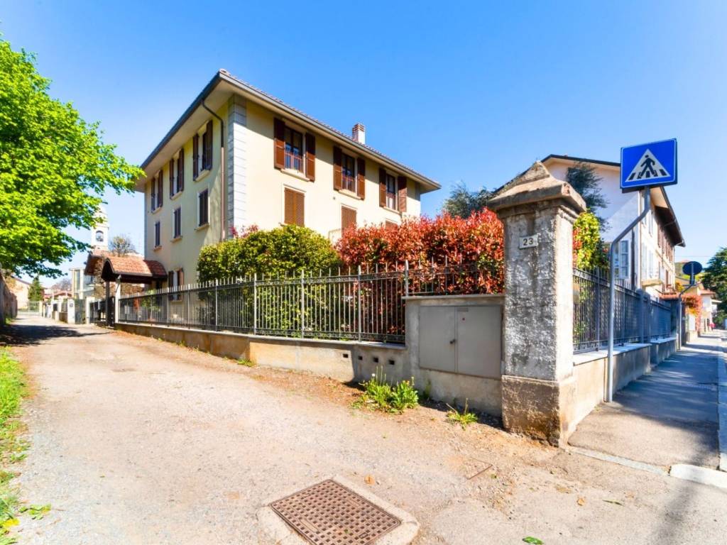 Appartamento a Tradate in Via Goffredo Mameli, 23 - Foto 2