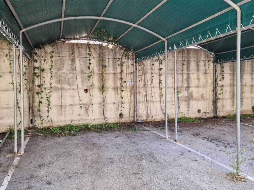 Box / garage a Salerno in Via Torrione - Foto 5