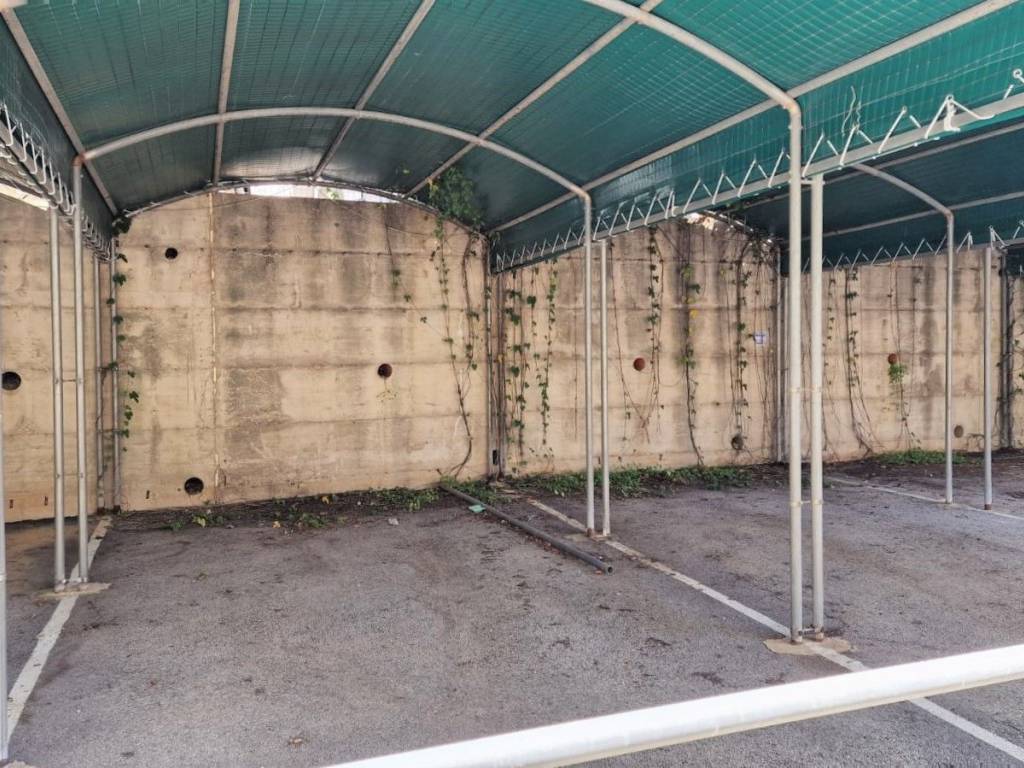 Box / garage a Salerno in Via Torrione - Foto 5