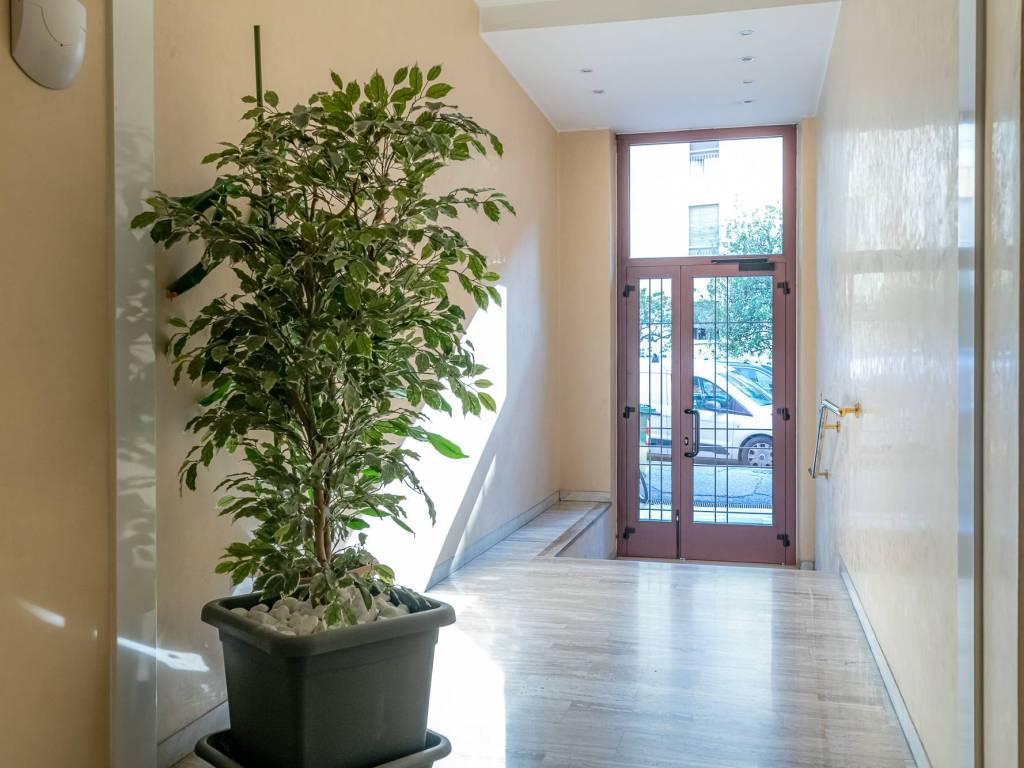 Appartamento a Como in Via Italia Libera - Foto 2