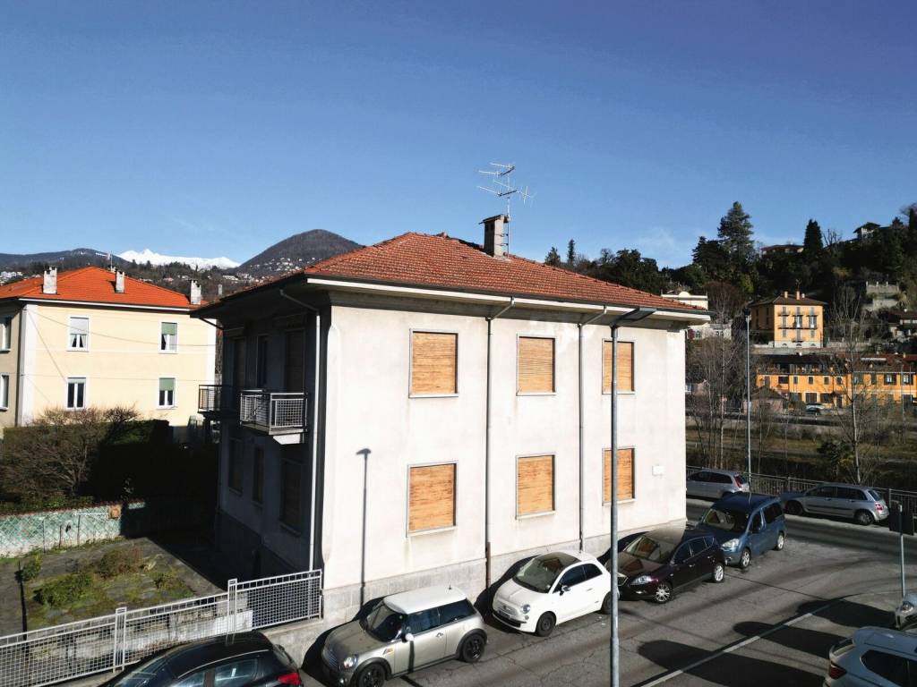 Villa a Verbania in Via Brigata Cesare Battisti, 5 - Foto 2