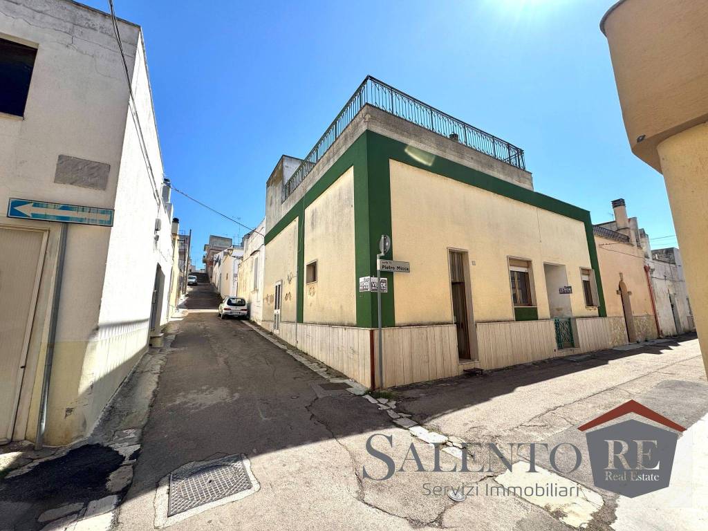 Casa indipendente a Casarano in Via Pietro Micca - Foto 2