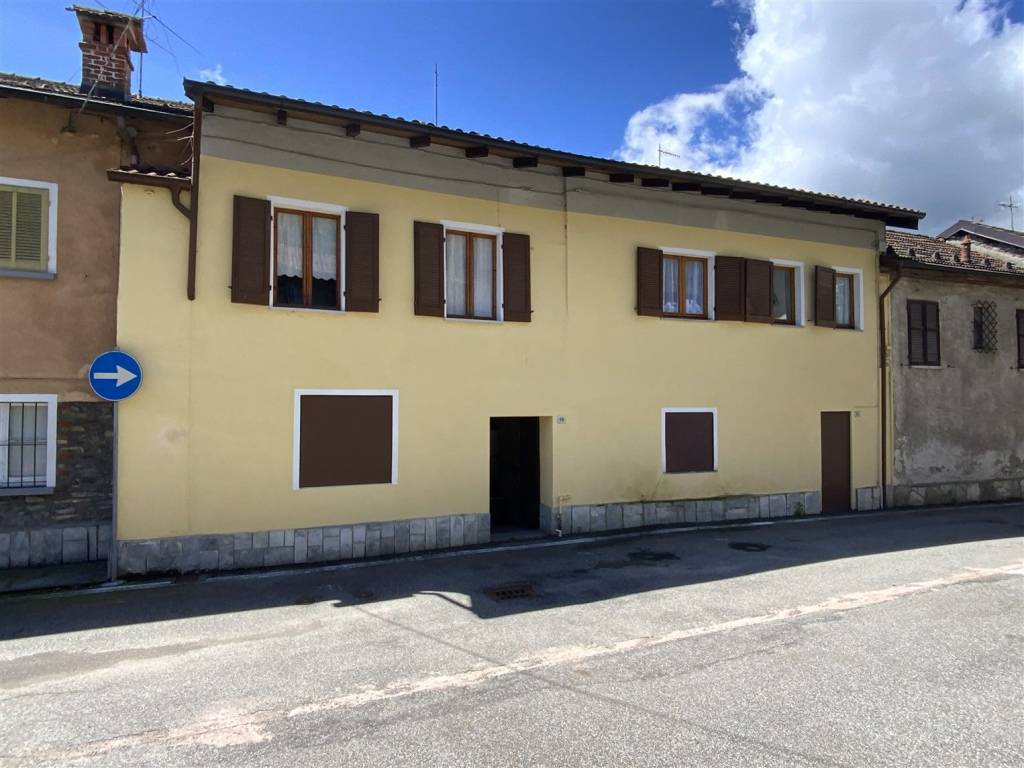 Casa indipendente a Gignese in Via 4 Novembre, 19 - Foto 2