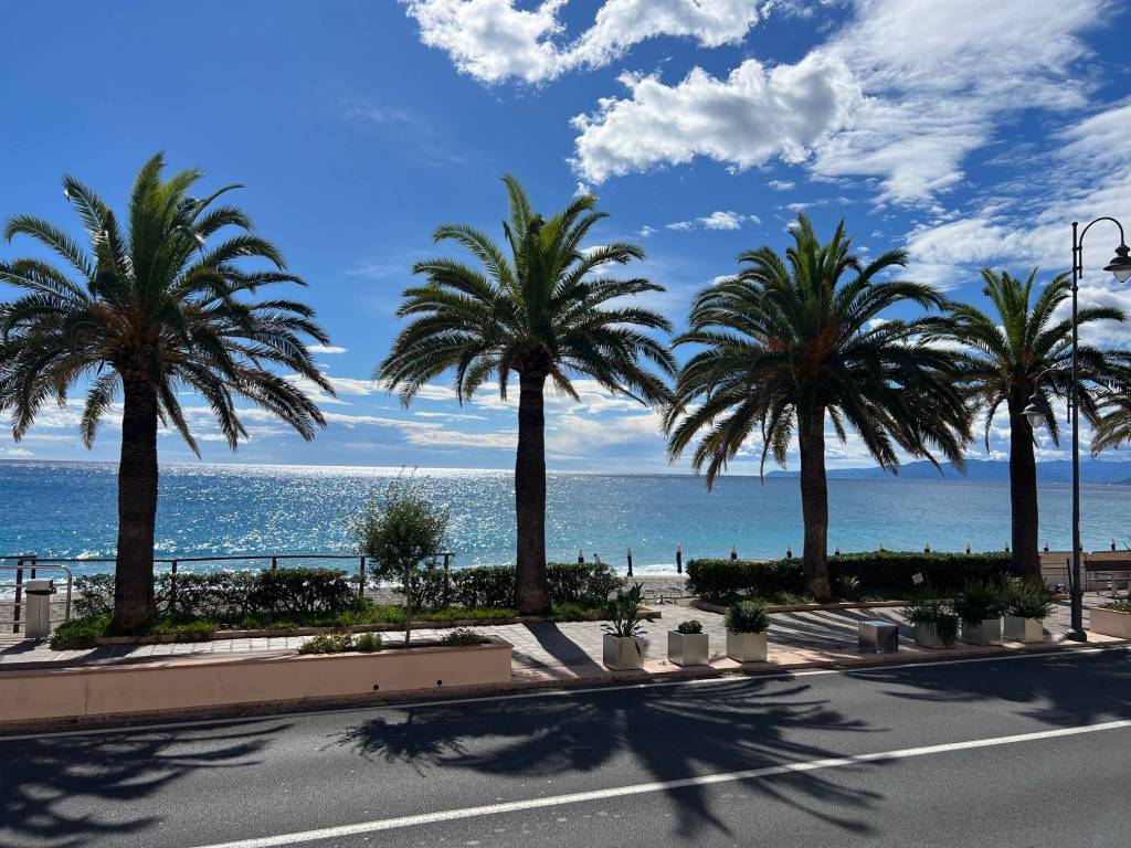 Appartamento a Finale ligure in Via Aurelia, 71 - Foto 2