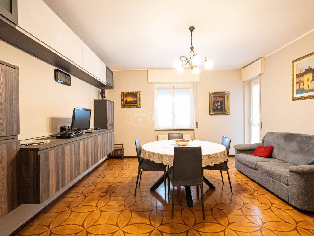 Appartamento a Oggiono in Via Roma 13 - Foto 3