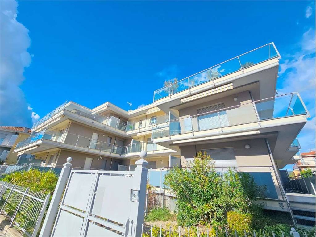 Attico / mansarda a Diano marina in via cesare battisti - Foto 3