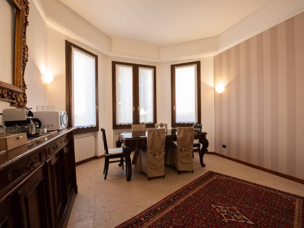 Villa a Castronno in Via Camillo Benso di Cavour - Foto 2