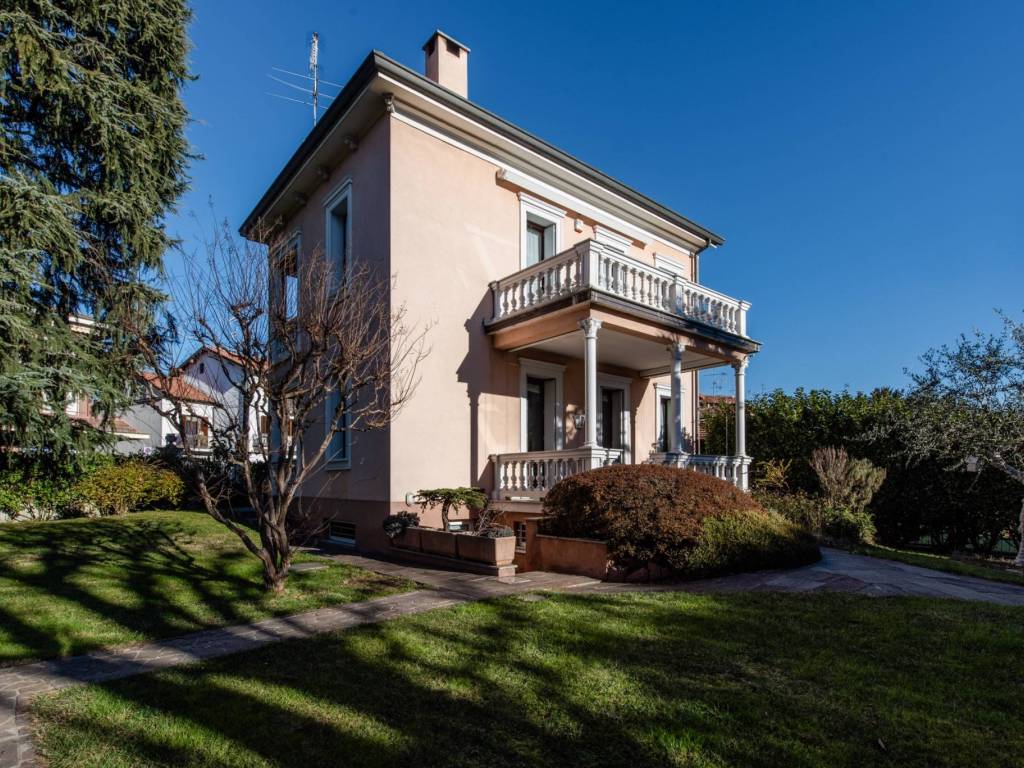 Villa a Castronno in Via Camillo Benso di Cavour - Foto 3