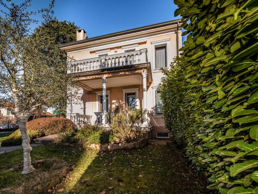 Villa a Castronno in Via Camillo Benso di Cavour - Foto 5