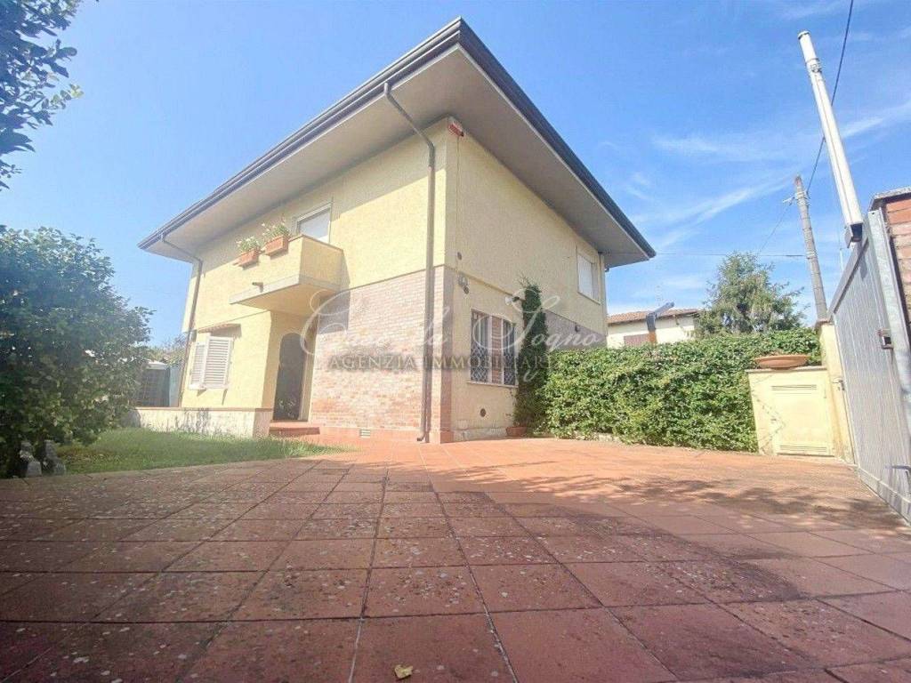 Appartamento a Forte dei marmi in Via Alfredo Catalani - Foto 2