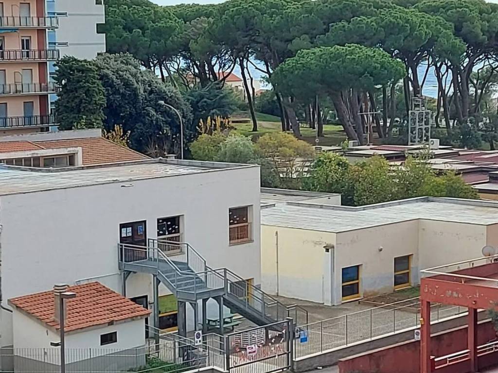 Appartamento a Follonica in La Marmora S.N.C. - Foto 2