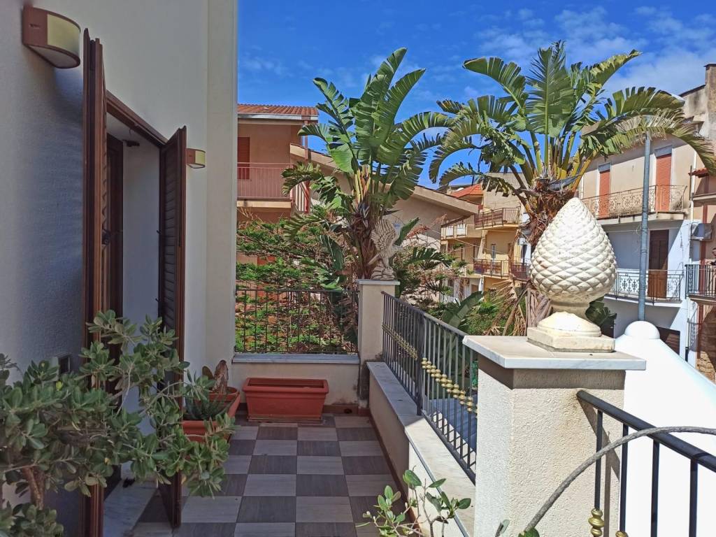 Casa indipendente a Cinisi in Via Salvatore Badalamenti - Foto 2