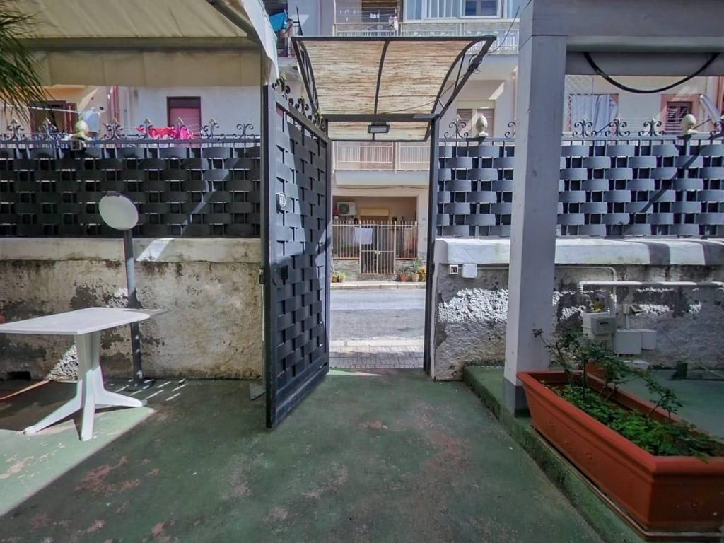 Casa indipendente a Cinisi in Via Salvatore Badalamenti - Foto 4