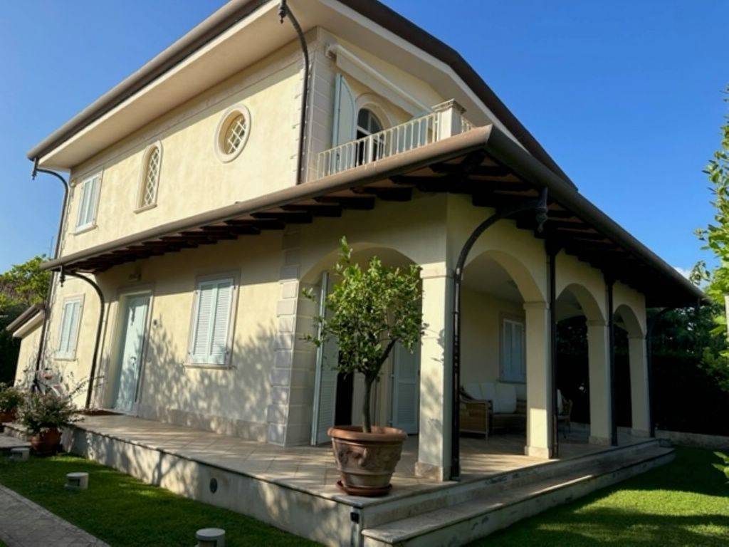 Villa a Forte dei marmi in Via dei Mille, 21 - Foto 2