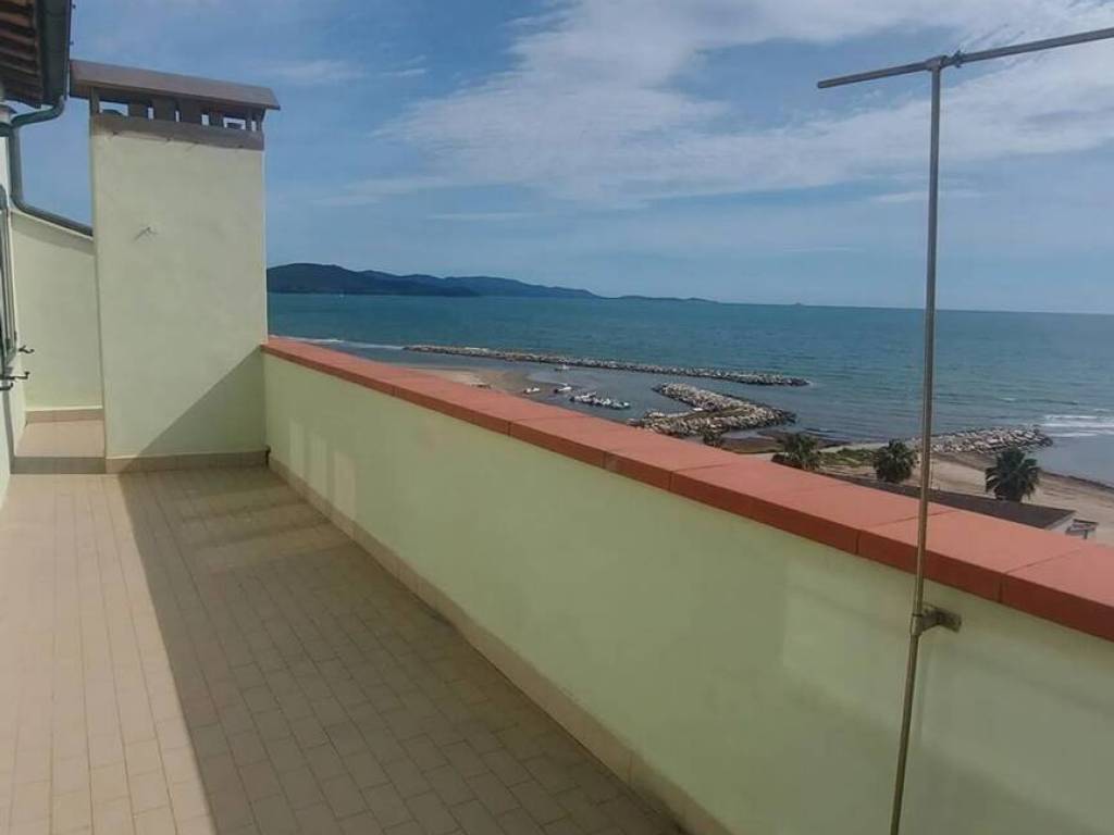 Appartamento a Follonica in Viale Carducci S.N.C. - Foto 2