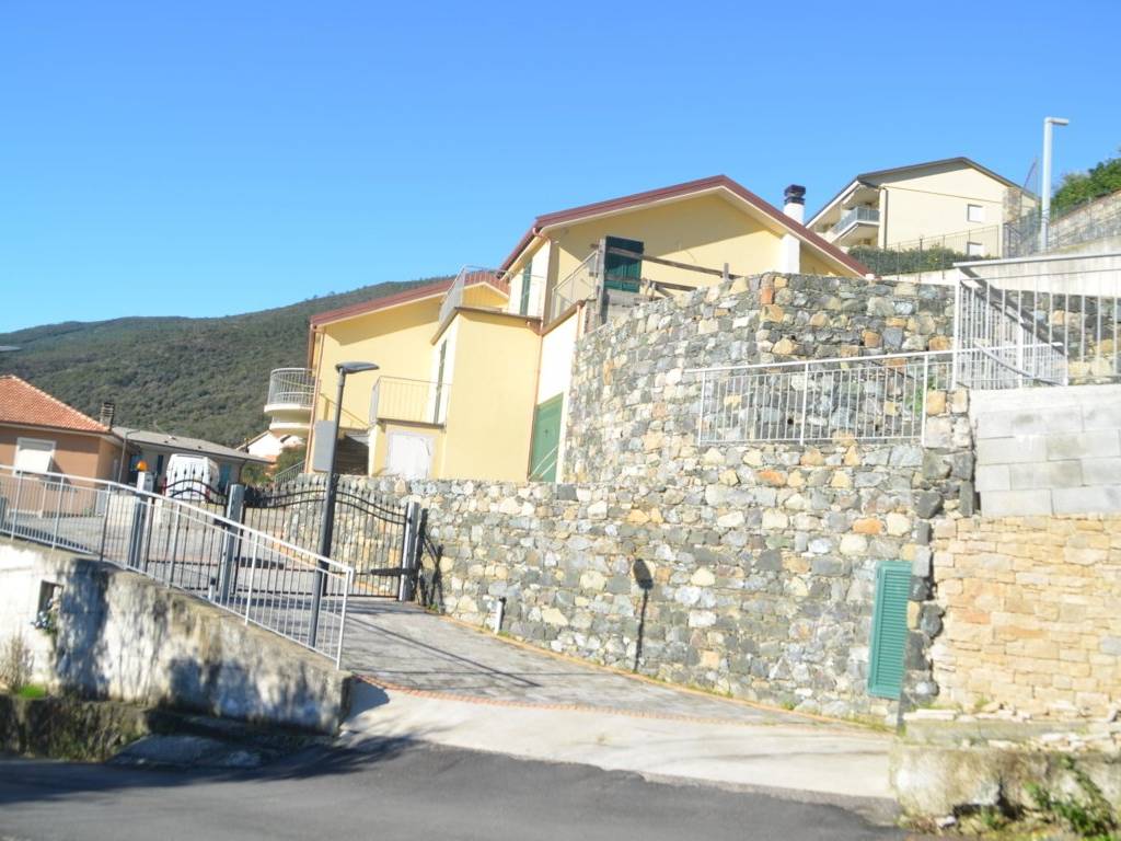 Casa indipendente a Deiva marina in Via Battaglione Zinara - Foto 3