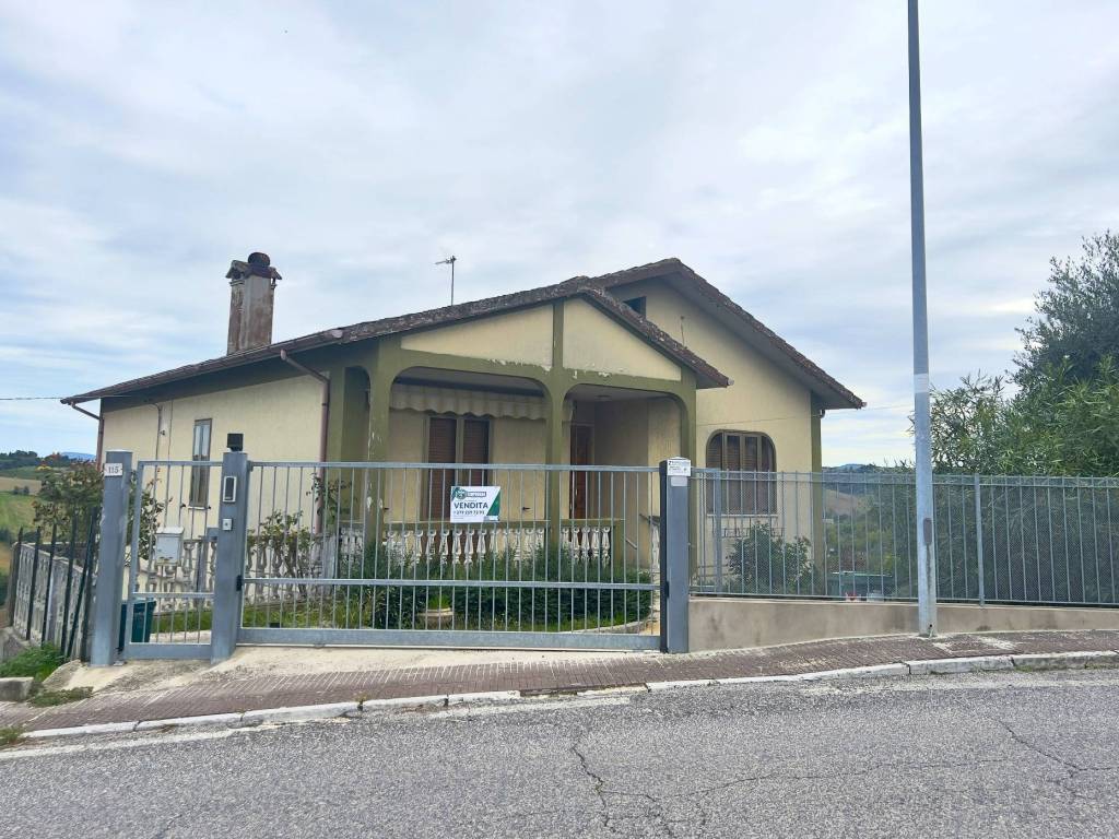 Villa a Chiaravalle in Via Grancetta, 115 - Foto 2