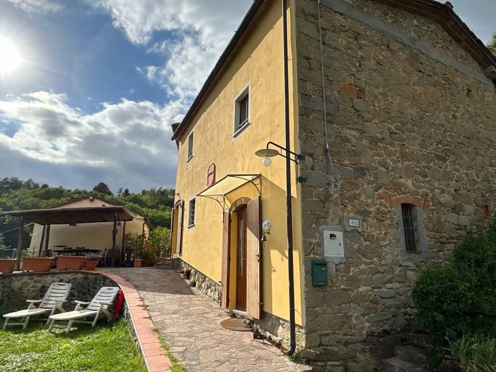 Rustico / casale a Pistoia in Via Castellina e Condotti - Foto 5