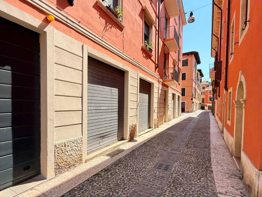 Appartamento a Verona in Via Dietro Filippini, 19 - Foto 2