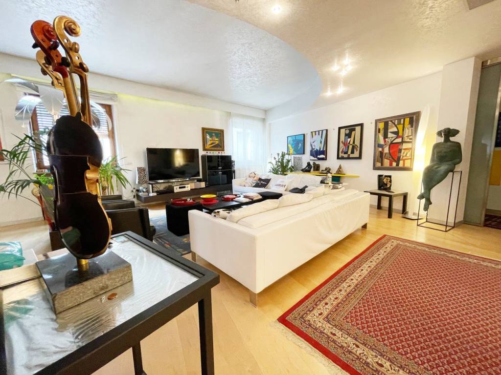 Appartamento a Verona in Via Carlo Cattaneo - Foto 2