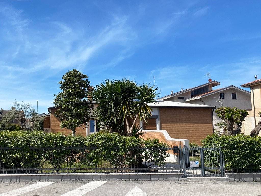 Villa a Potenza picena in Via Cristoforo Colombo, 28 - Foto 2
