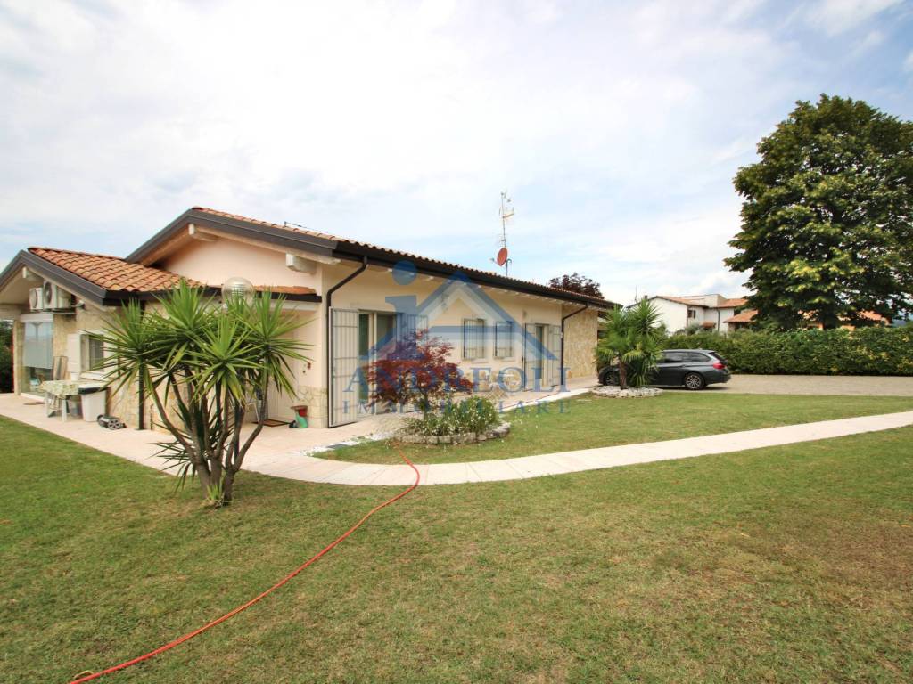 Villa a Bardolino in Strada Campazzi - Foto 2