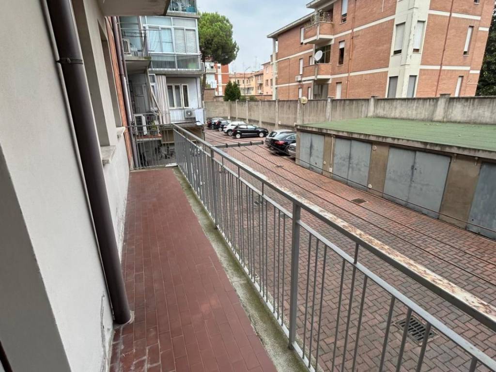 Appartamento a Ferrara in Via Luigi Borsari, 51 - Foto 2