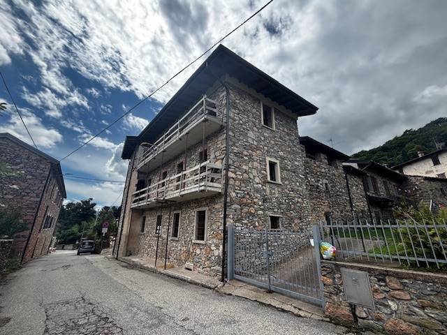 Casa indipendente a Cuasso al monte in via Roma, 18 - Foto 3