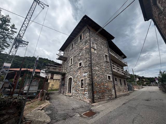 Casa indipendente a Cuasso al monte in via Roma, 18 - Foto 4