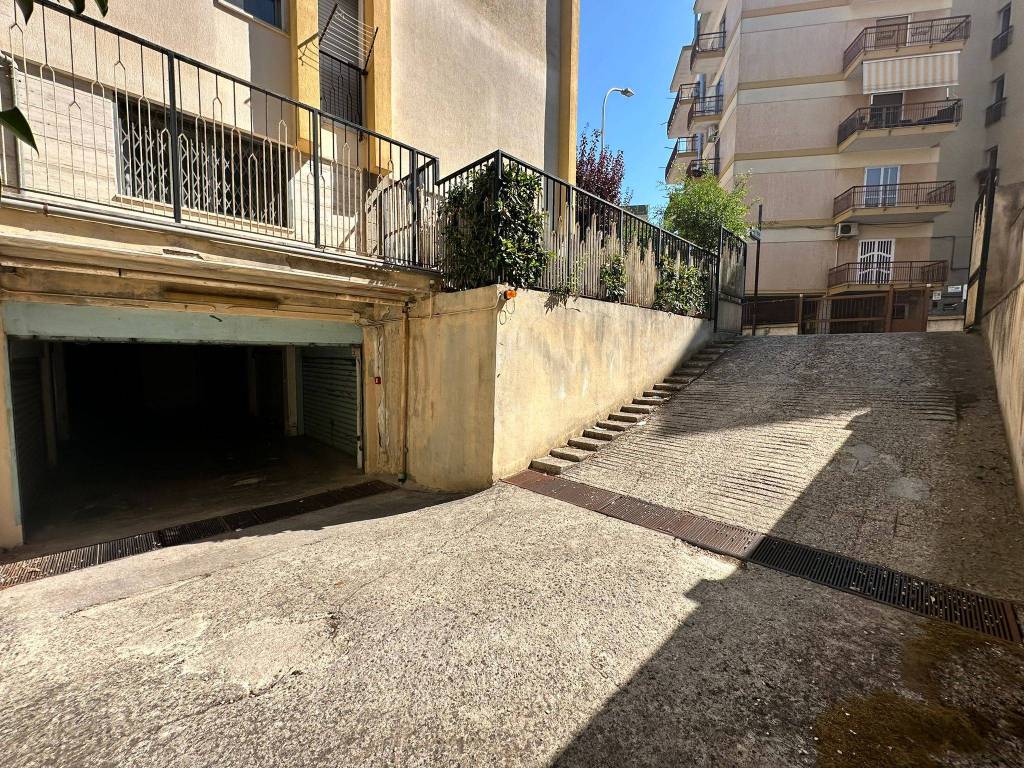 Box / garage a Acquaviva delle fonti in Via Giovanni XXIII - Foto 3