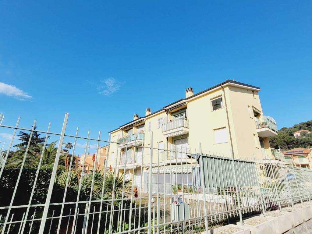Appartamento a San bartolomeo al mare in Via Aurelia, 190 - Foto 2